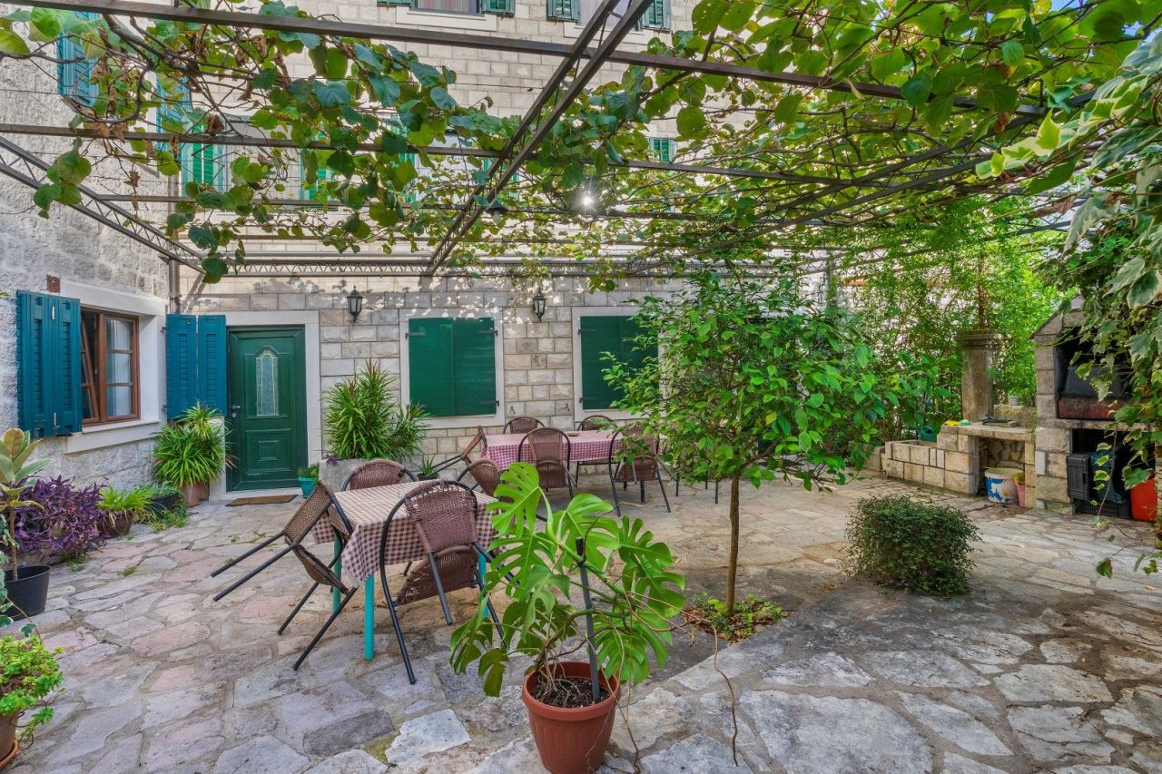 Villa a Kotor, Montenegro, 250 m² - foto 2