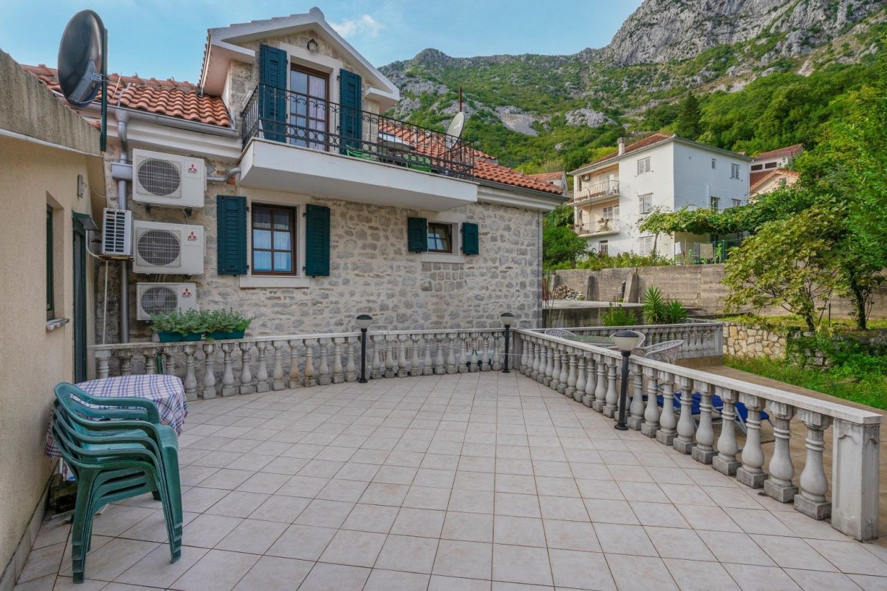 Villa a Kotor, Montenegro, 250 m² - foto 14