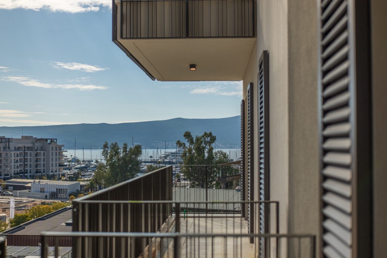 Appartamento a Tivat, Montenegro, 60 m² - foto 1