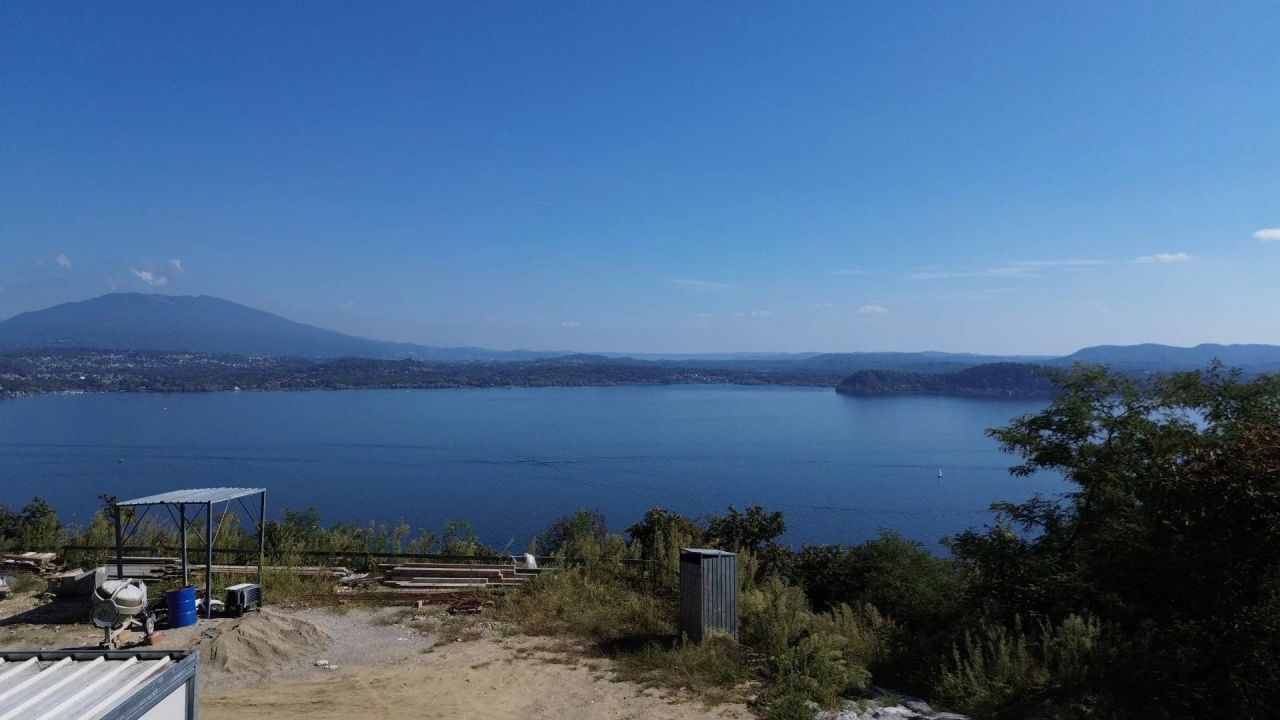 Villa a Belgirate, Italia, 315 m² - foto 2