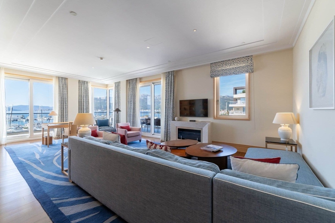 Piso en Tivat, Montenegro, 228 m² - imagen 3