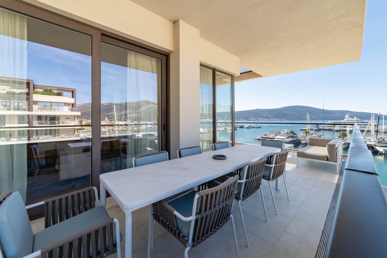 Piso en Tivat, Montenegro, 228 m² - imagen 15