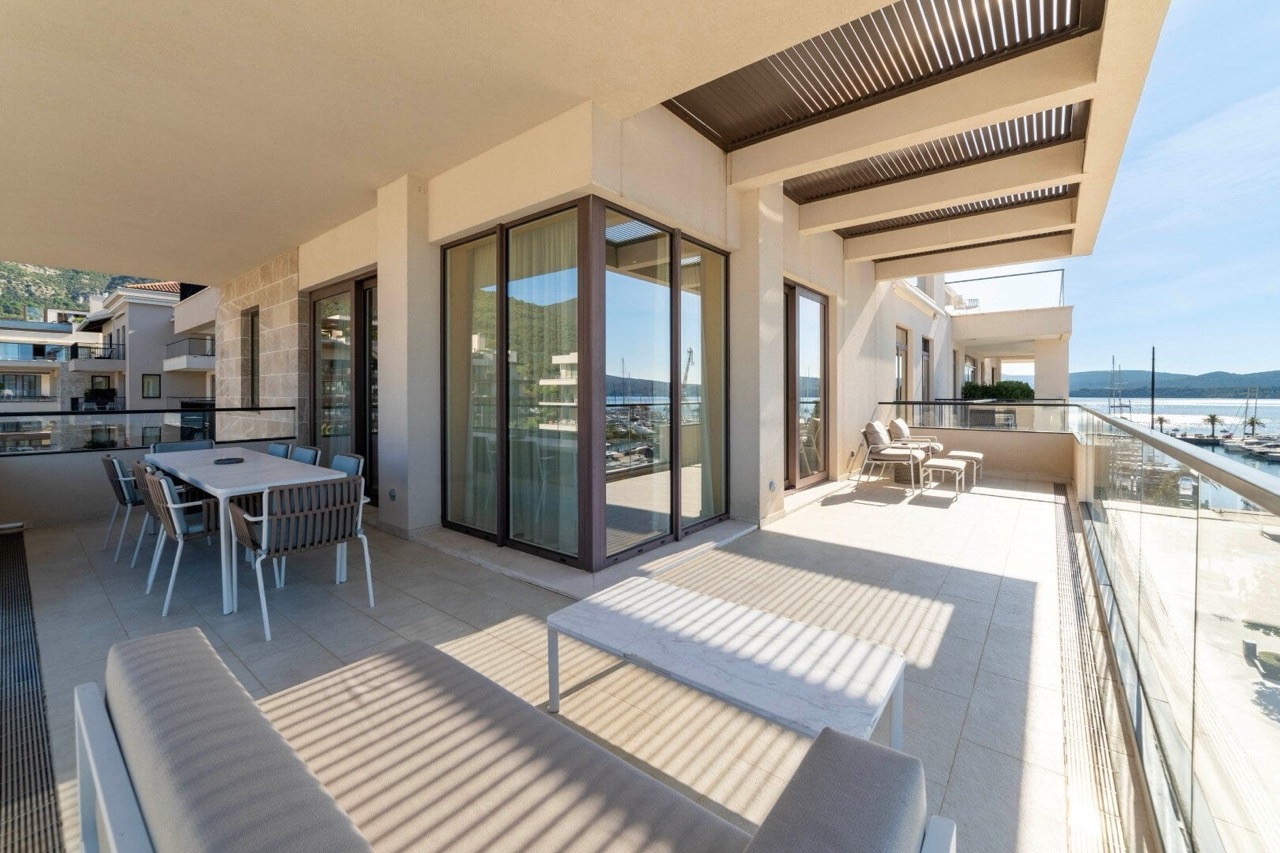 Piso en Tivat, Montenegro, 228 m² - imagen 16