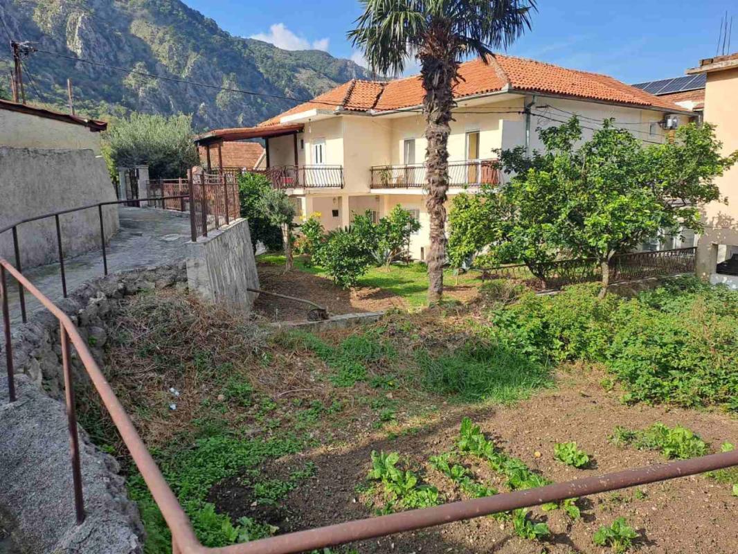 Casa a Kotor, Montenegro, 200 m² - foto 1