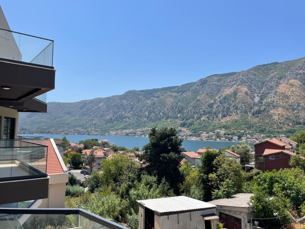 Piso en Dobrota, Montenegro, 76 m² - imagen 1