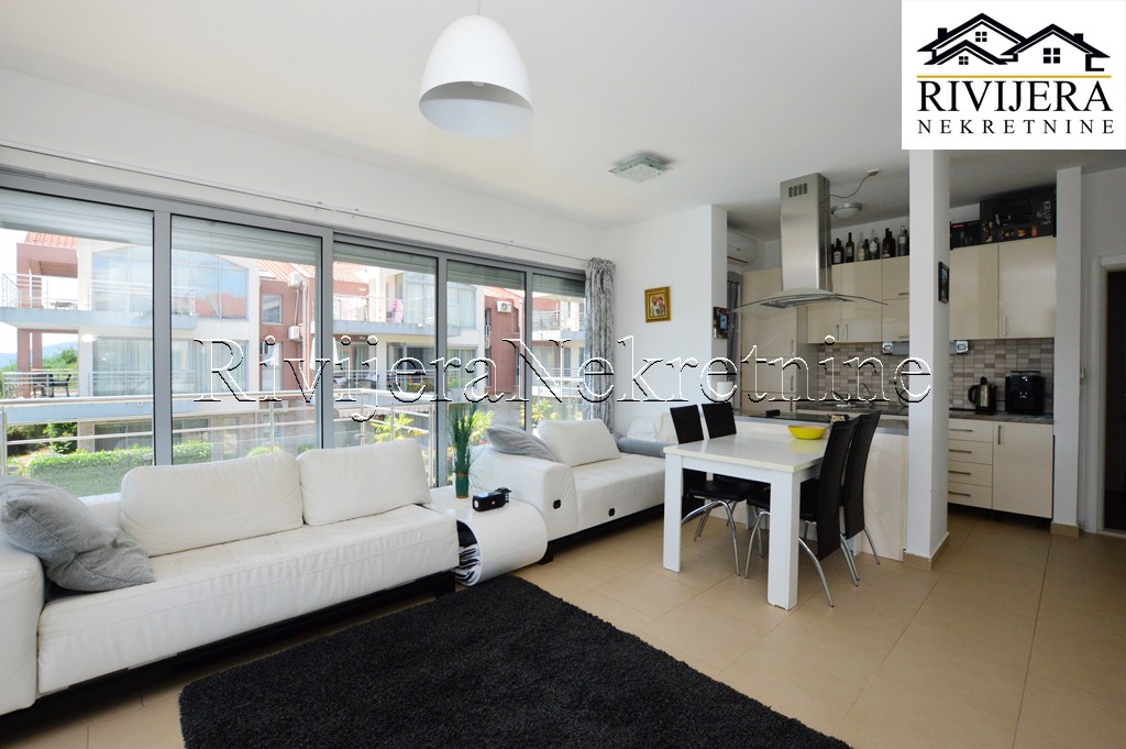 Flat in Herceg-Novi, Montenegro, 77 m² - picture 1