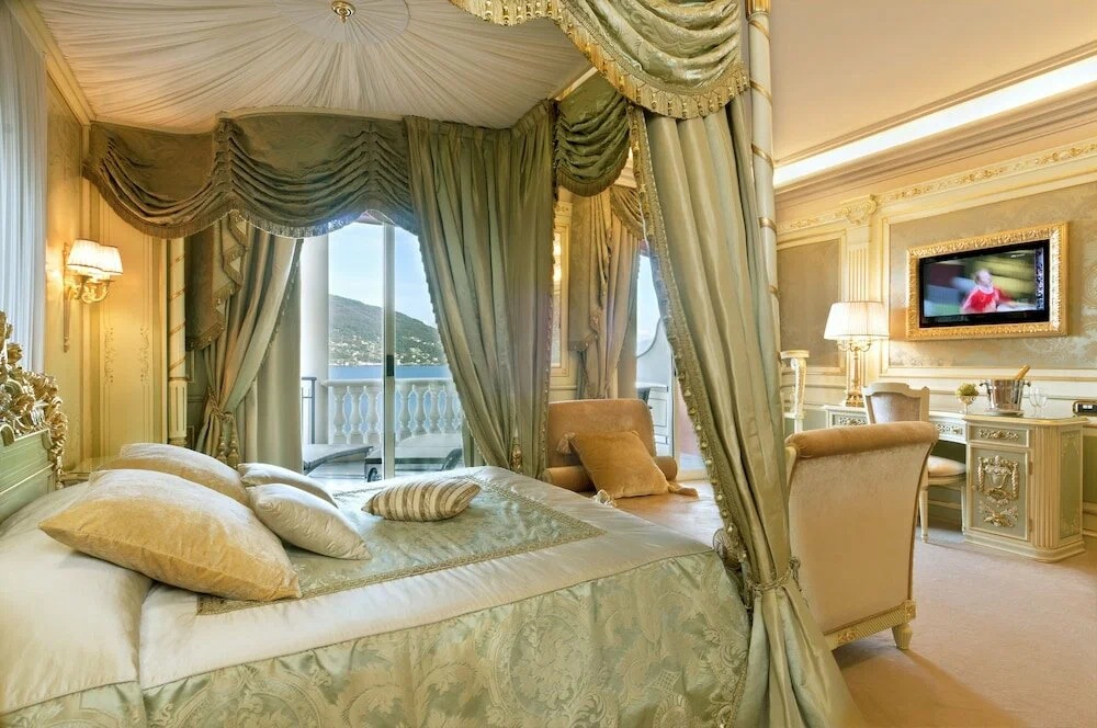 Hotel on Lake Maggiore, Italy, 3 000 m² - picture 1