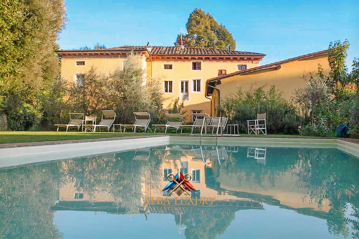 Villa in Lucca, Italien, 1 400 m² - Foto 1