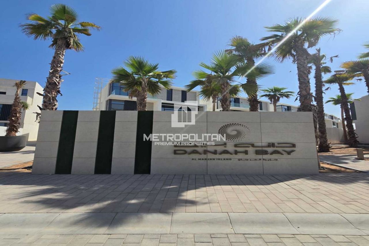Casa adosada en Ras al-Jaima, EAU, 234 m² - imagen 1