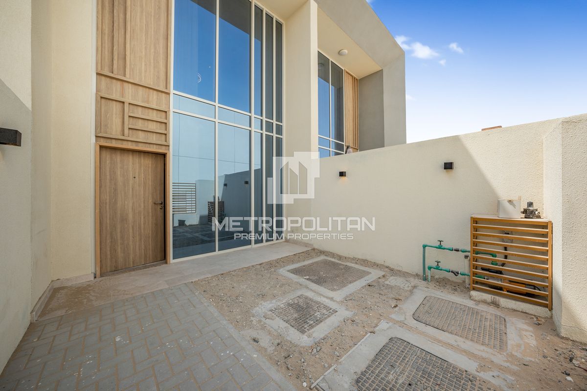 Townhouse in Dubai, UAE, 61 m² - picture 1