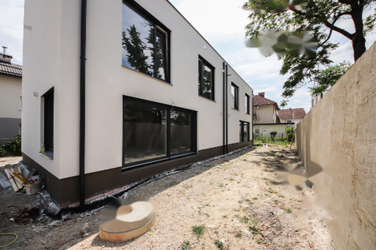 Piso en Liubliana, Eslovenia, 176 m² - imagen 1