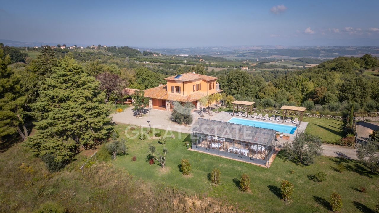 Villa en Citta della Pieve, Italia, 330.25 m² - imagen 1