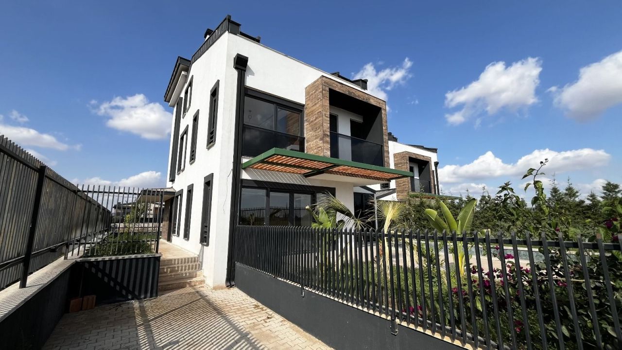 Villa à Antalya, Turquie, 250 m² - image 1