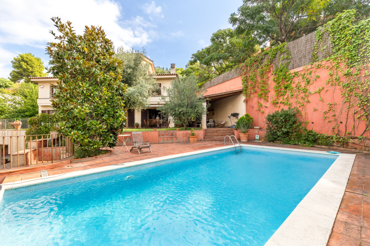 Haus in Barcelona, Spanien, 470 m² - Foto 1
