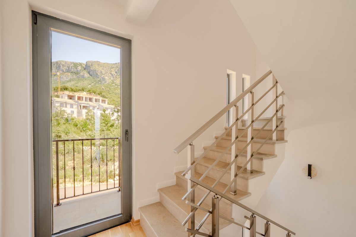 Maison à Rézévici, Monténégro, 220 m² - image 11