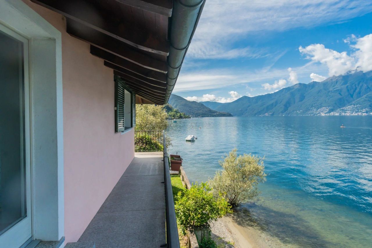 Villa in Gambarogno, Switzerland, 1 300 m² - picture 16