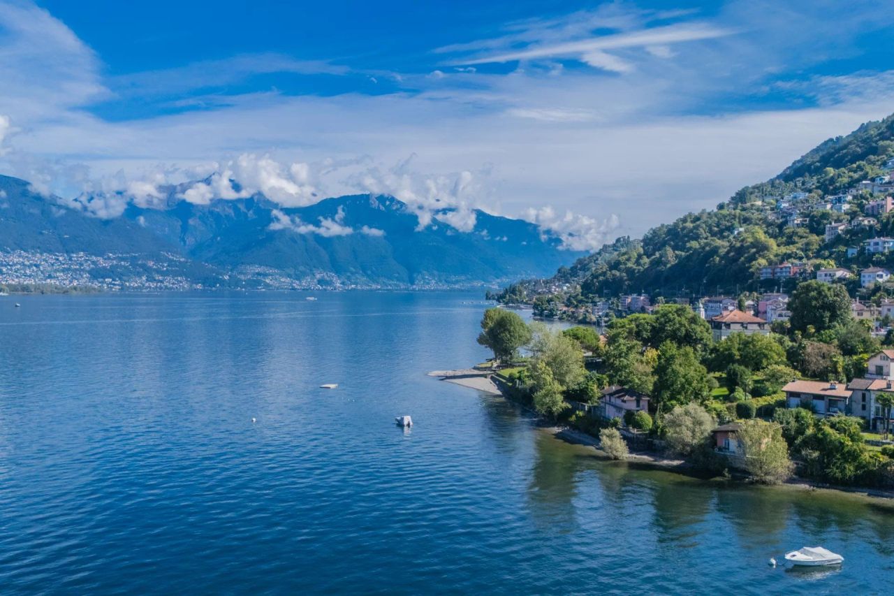 Villa in Gambarogno, Switzerland, 1 300 m² - picture 2