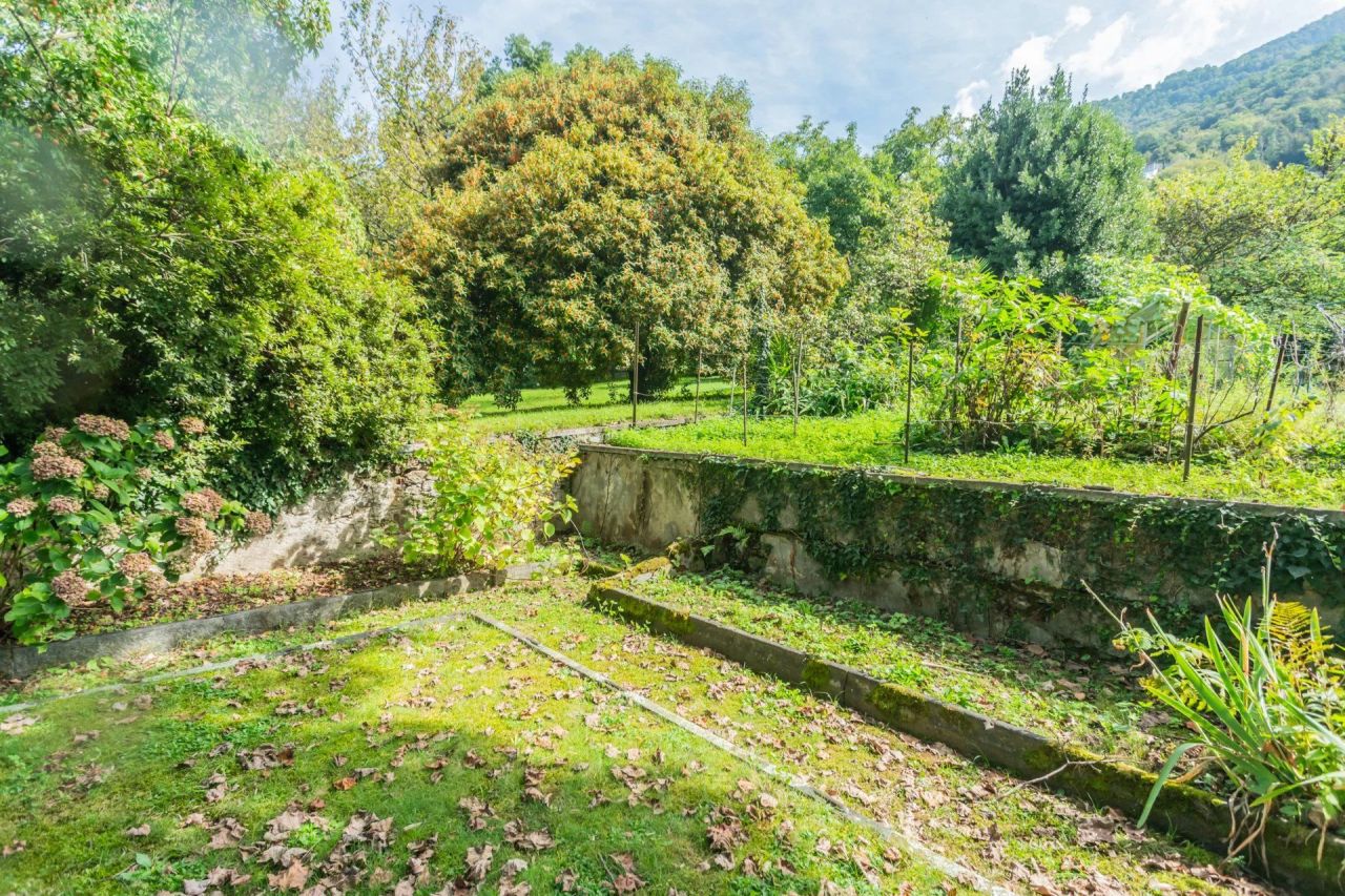 Villa in Gambarogno, Switzerland, 1 300 m² - picture 18