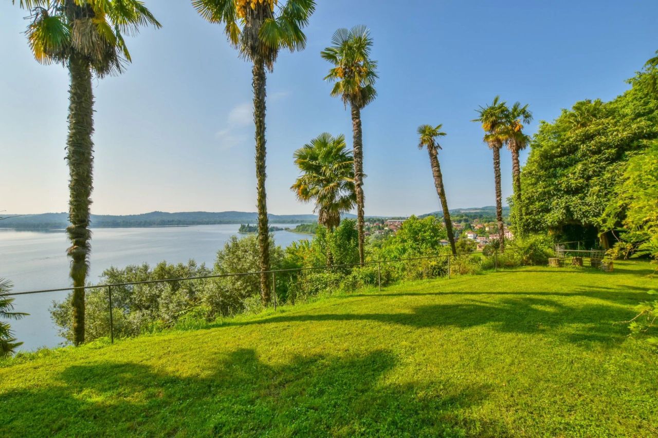 Villa a Varese, Italia, 525 m² - foto 2