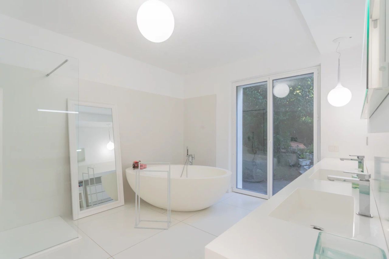 Villa por Lago de Orta, Italia, 450 m² - imagen 10