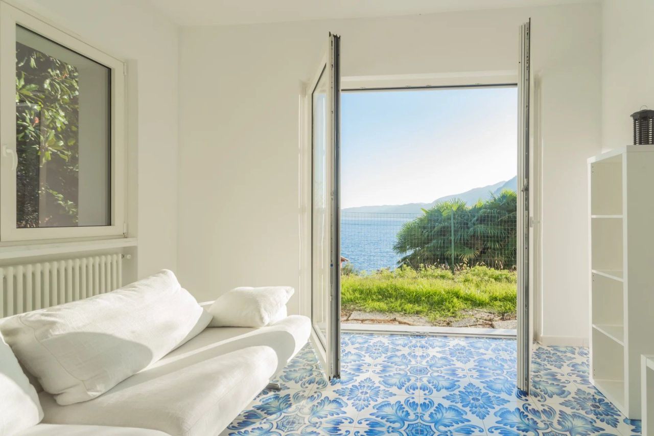 Villa por Lago de Orta, Italia, 450 m² - imagen 15