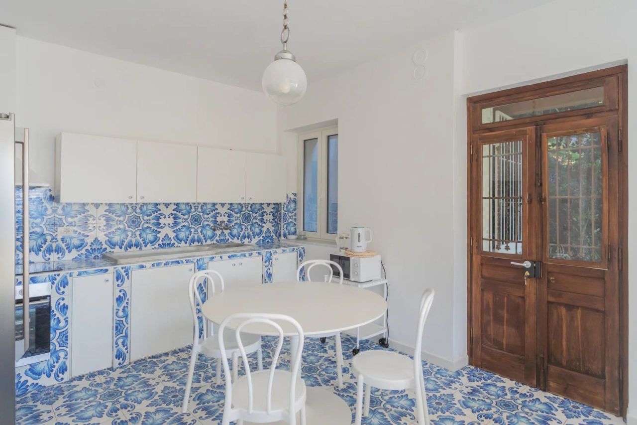 Villa por Lago de Orta, Italia, 450 m² - imagen 16