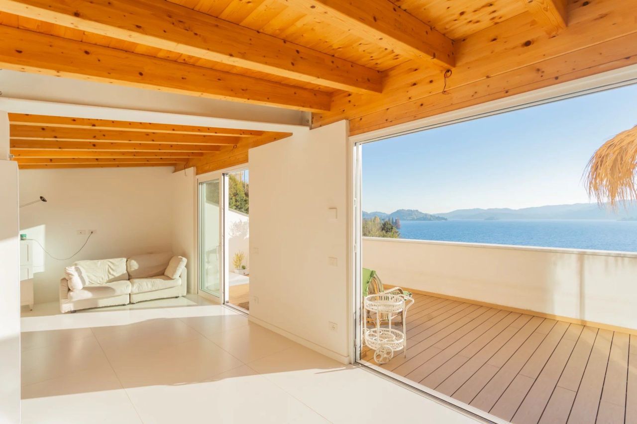Villa por Lago de Orta, Italia, 450 m² - imagen 13
