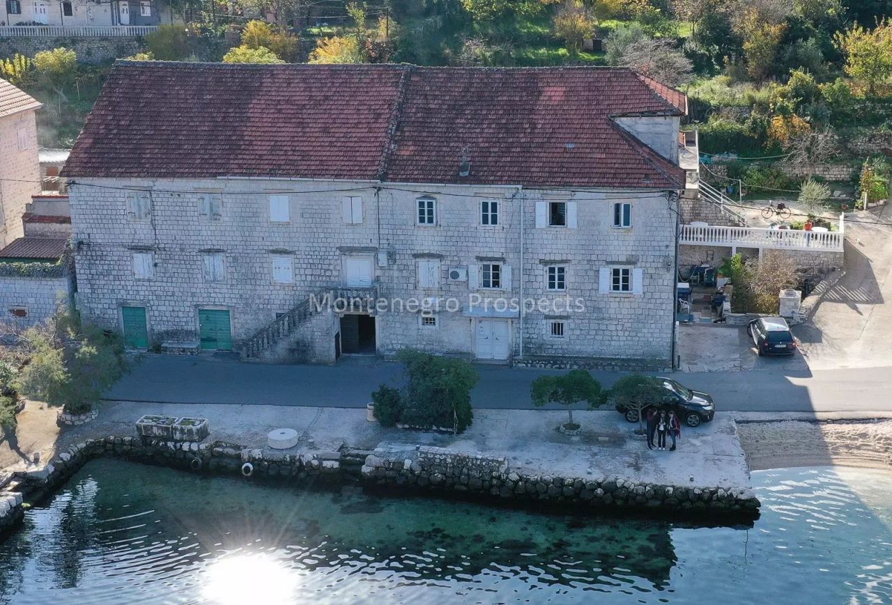 Casa en Prcanj, Montenegro, 326 m² - imagen 1