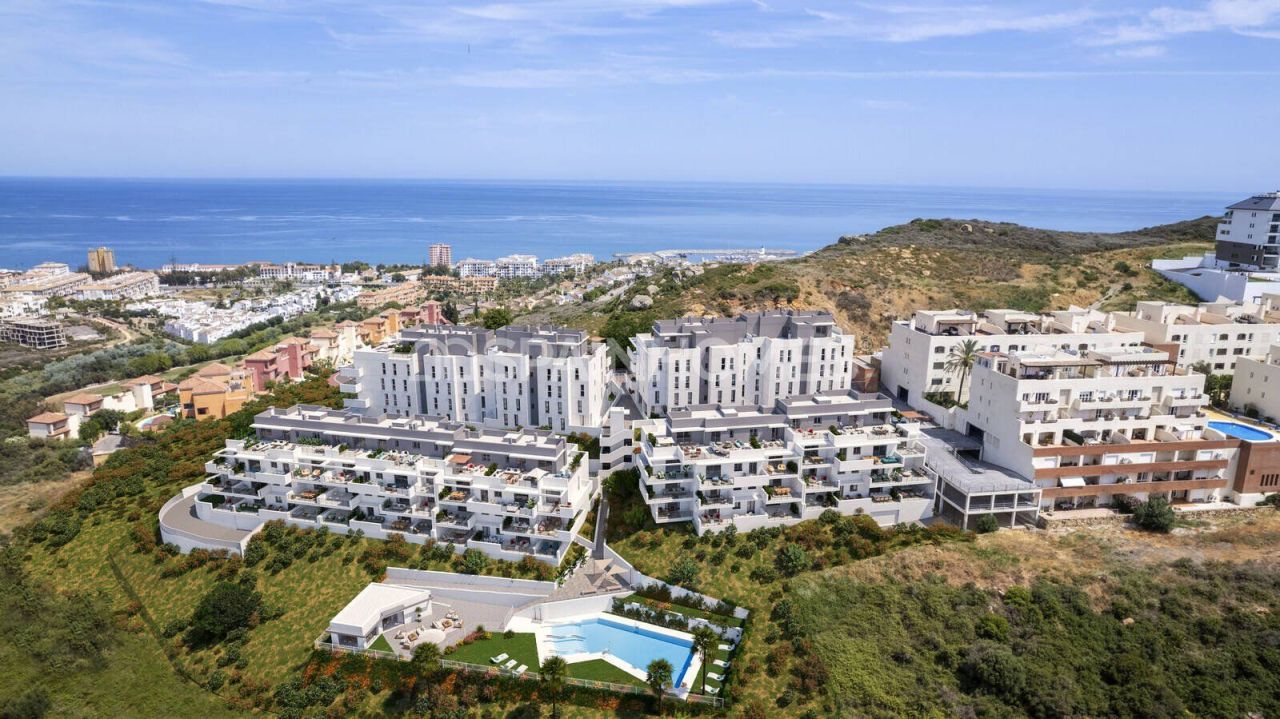 Apartment in Manilva, Spain, 111 m² - picture 2