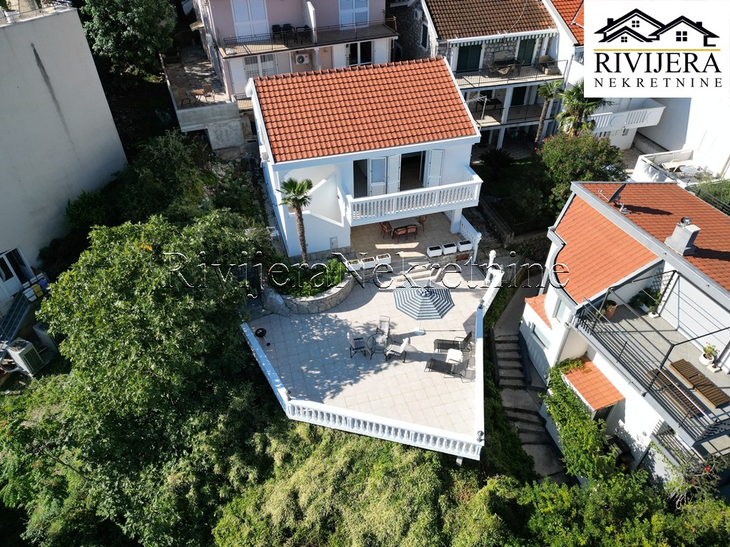 Maison à Herceg-Novi, Monténégro, 105 m² - image 1