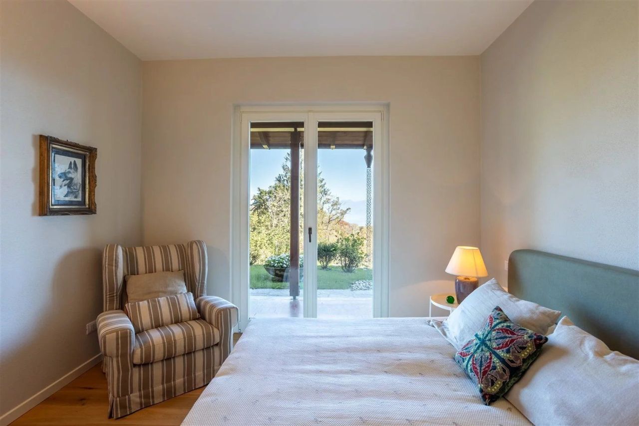 Villa à Stresa, Italie, 330 m² - image 11