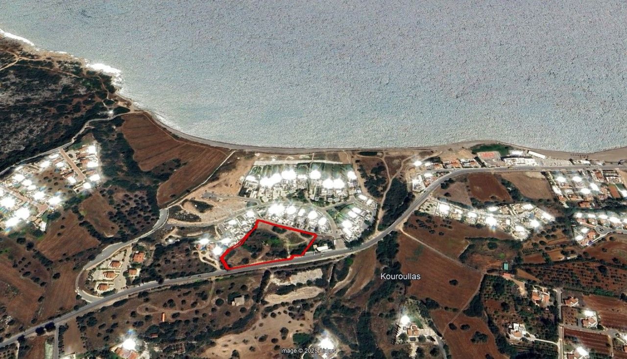 Land in Paphos, Cyprus, 7 962 m² - picture 1