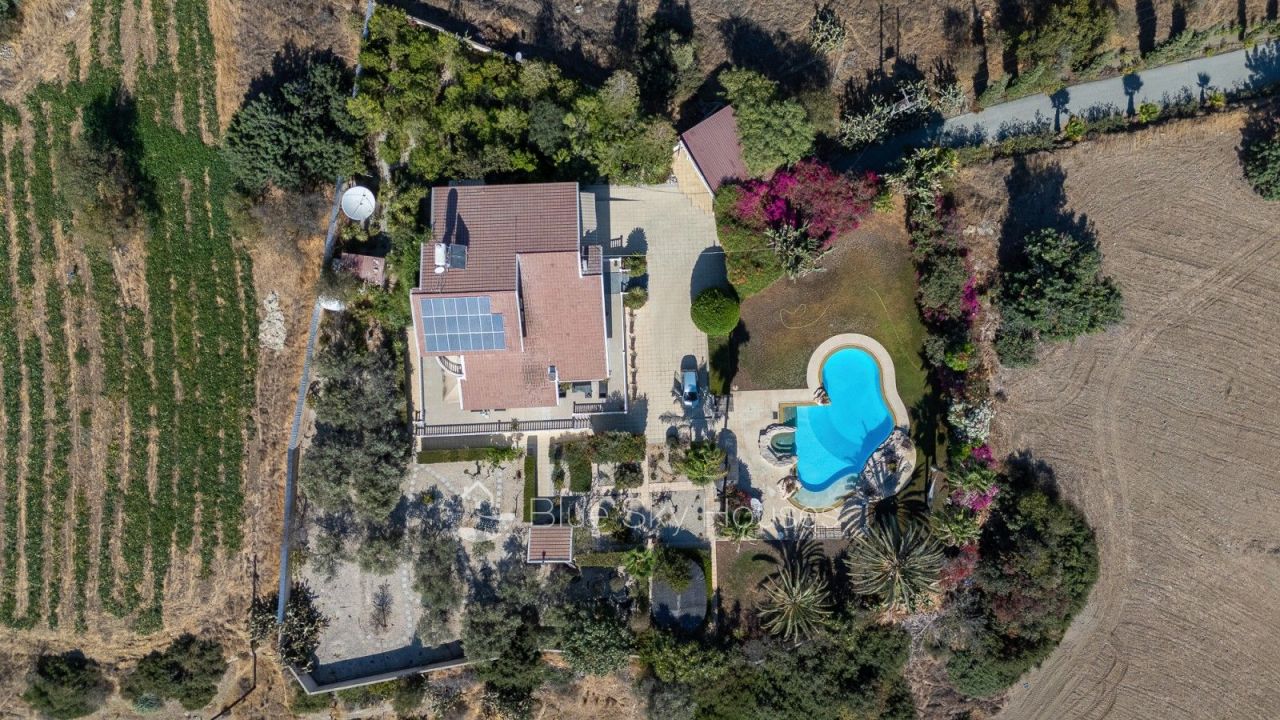 Villa a Limassol, Cipro, 630 m² - foto 1