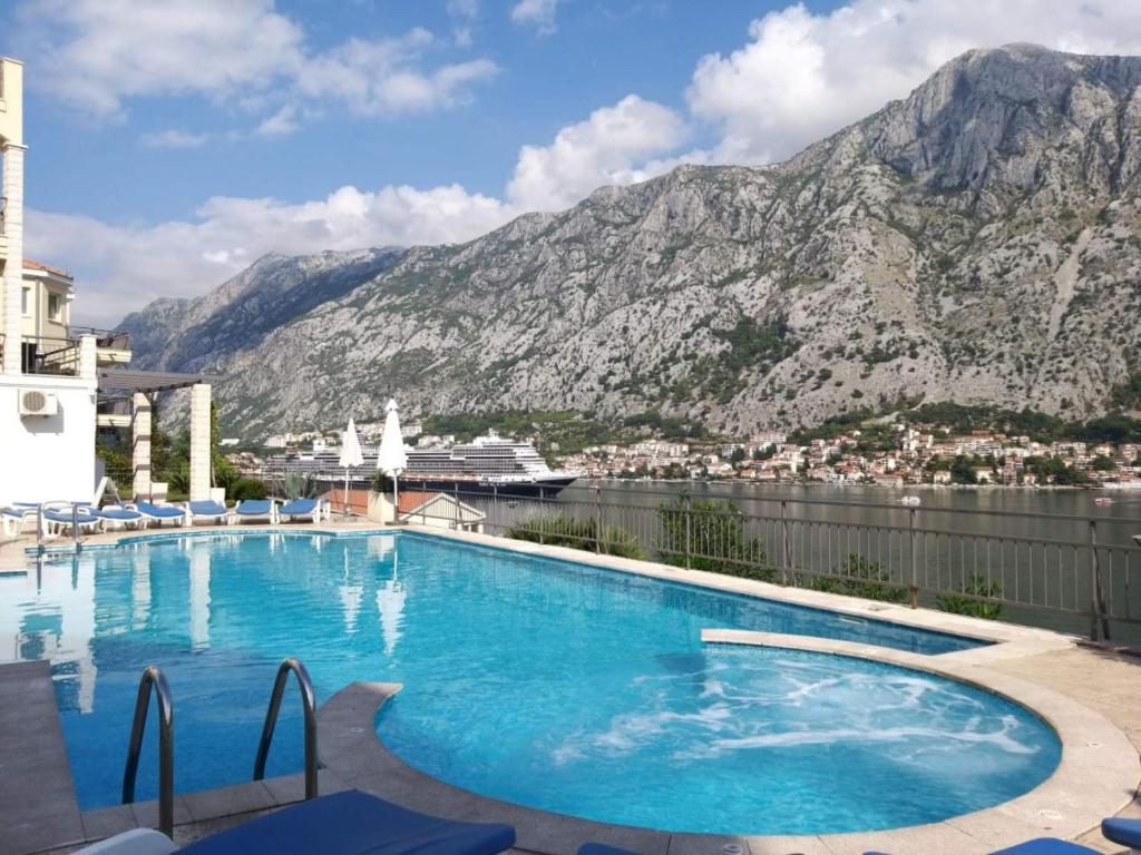 Apartment in Kotor, Montenegro, 76 m² - picture 16