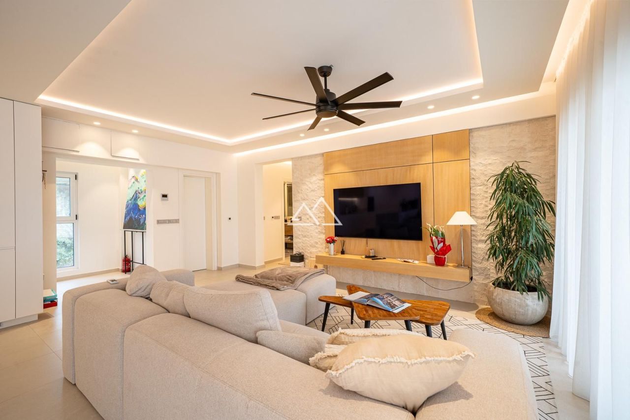 Appartamenti a Tivat, Montenegro, 122 m² - foto 2