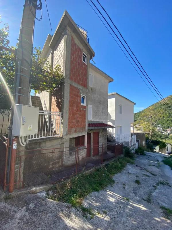 Casa a Sutomore, Montenegro, 74 m² - foto 1