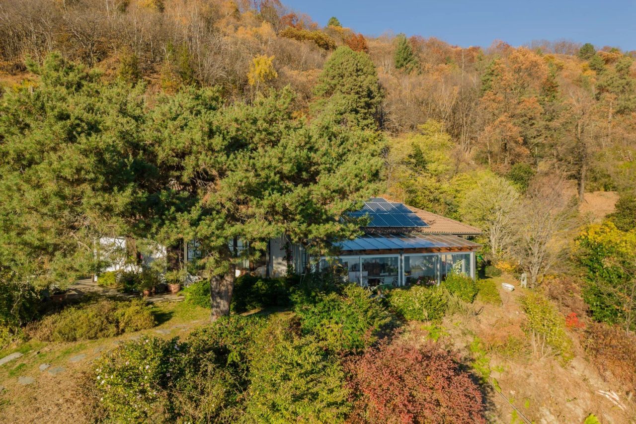 Villa à Verbania, Italie, 500 m² - image 1