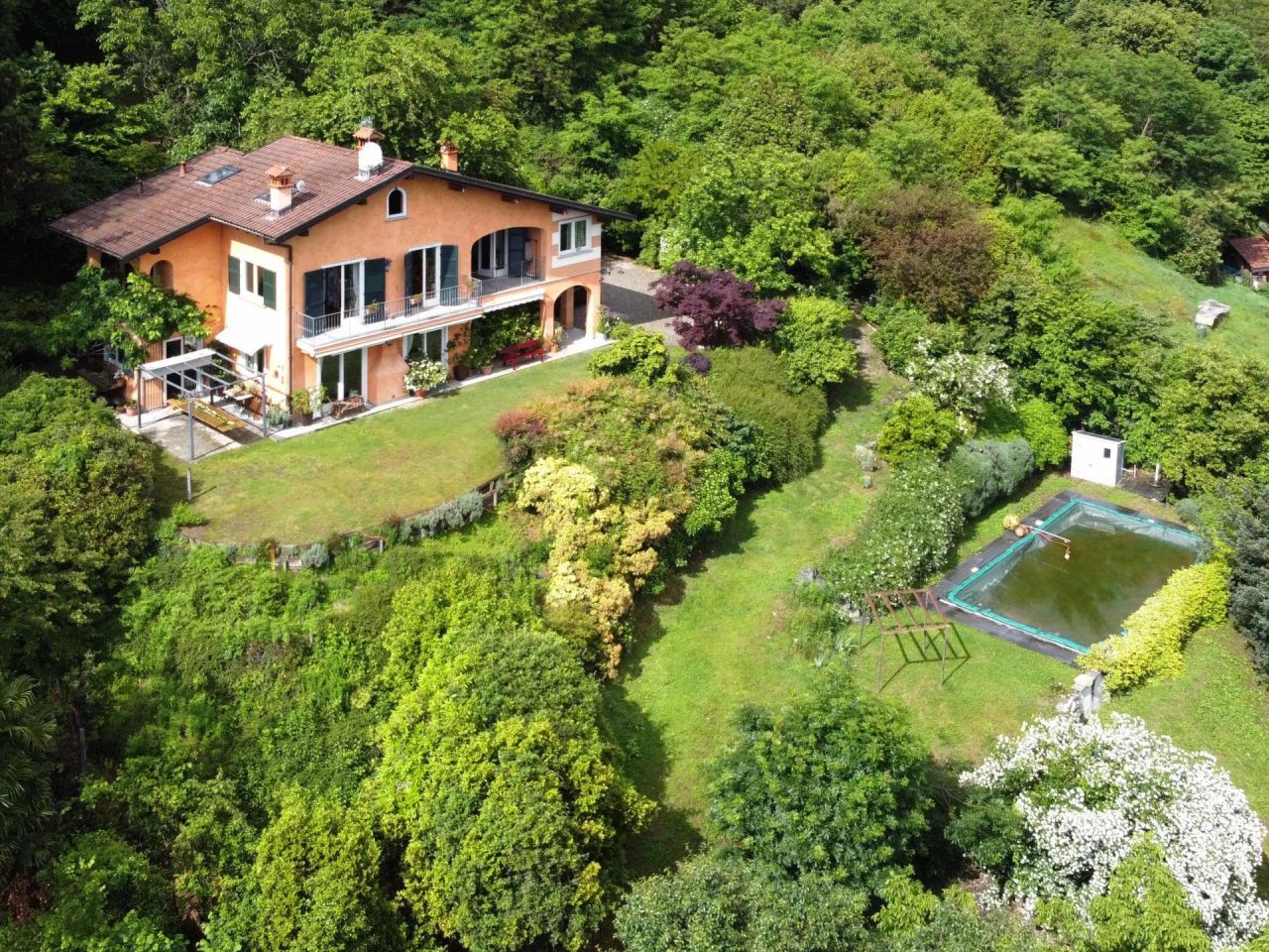 Villa à Verbania, Italie, 300 m² - image 2