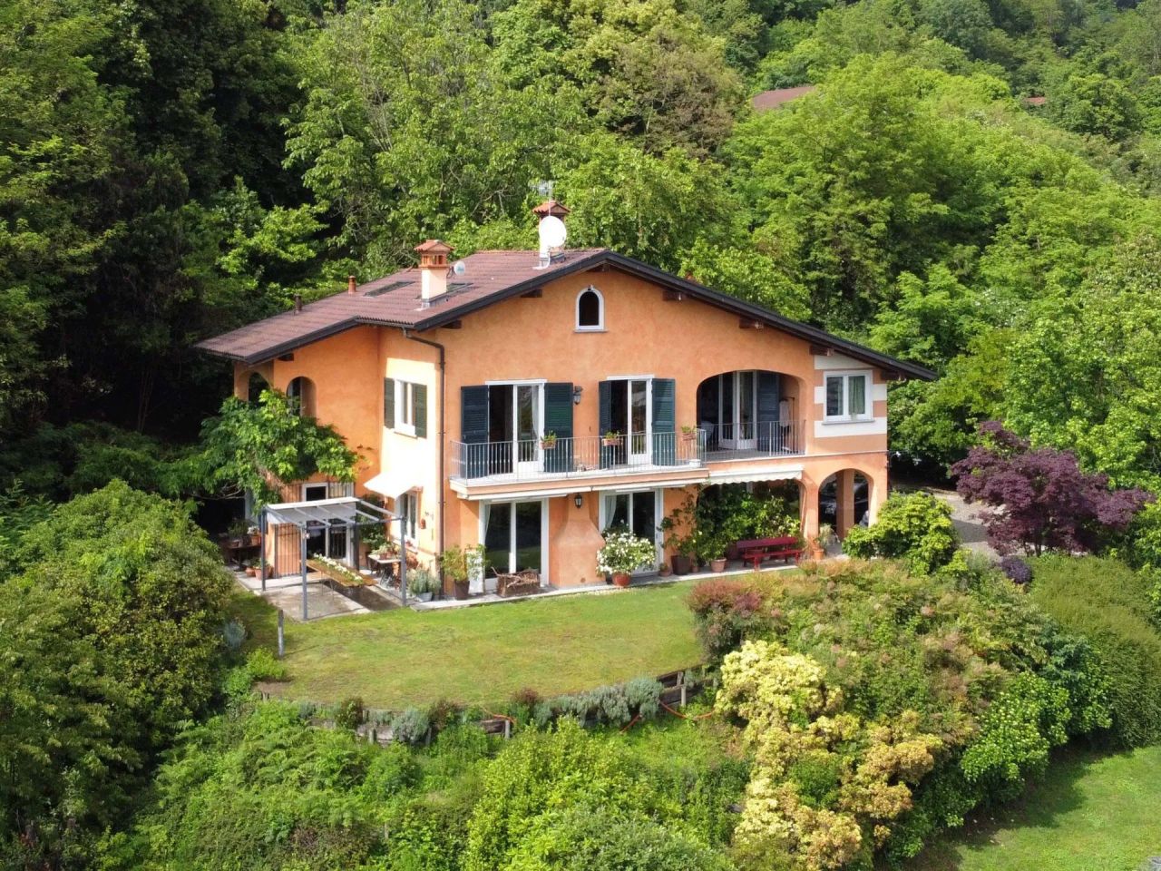 Villa à Verbania, Italie, 300 m² - image 3
