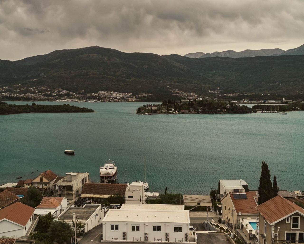 Terreno en Tivat, Montenegro, 1 620 m² - imagen 3