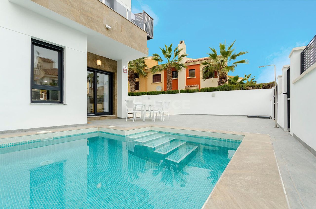 Villa en Torrevieja, España, 159 m² - imagen 1