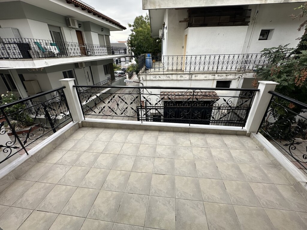 Flat in Thessaloniki, Greece, 80 m² - picture 9