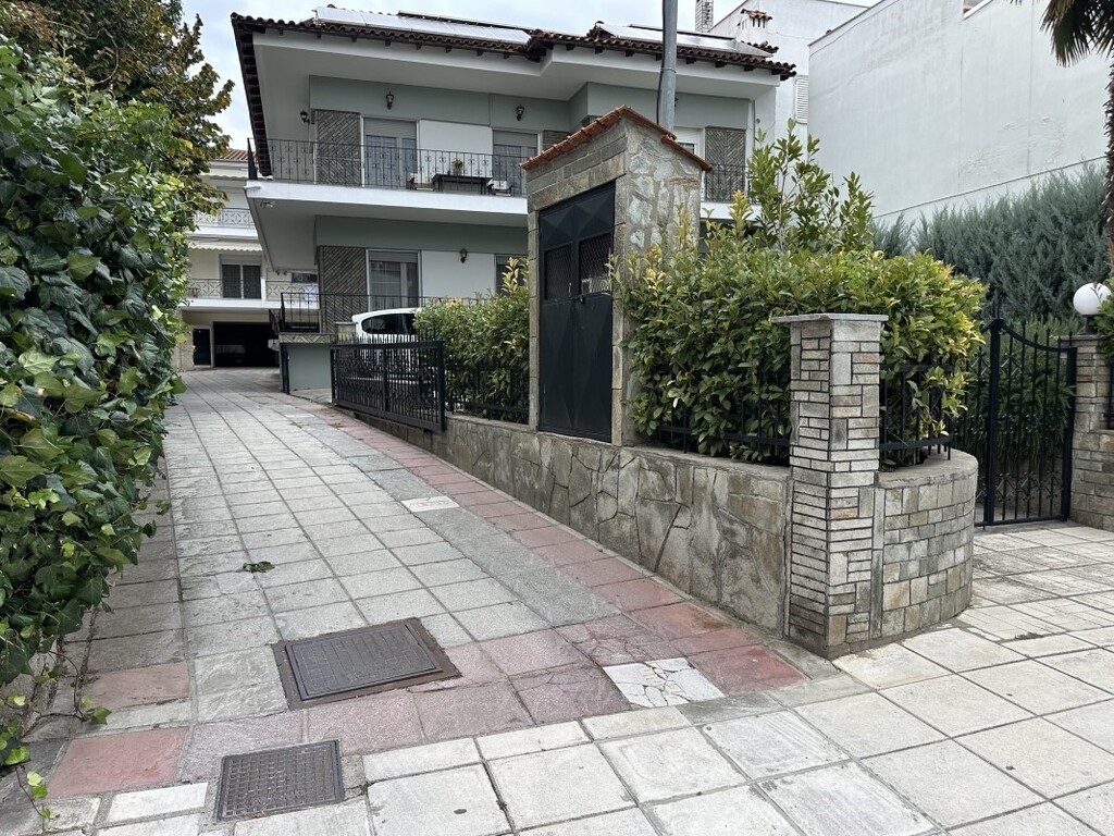 Flat in Thessaloniki, Greece, 80 m² - picture 13