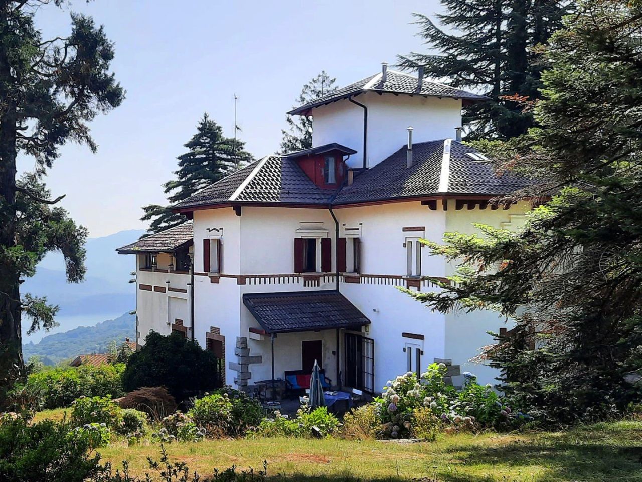 Villa à Stresa, Italie, 565 m² - image 1