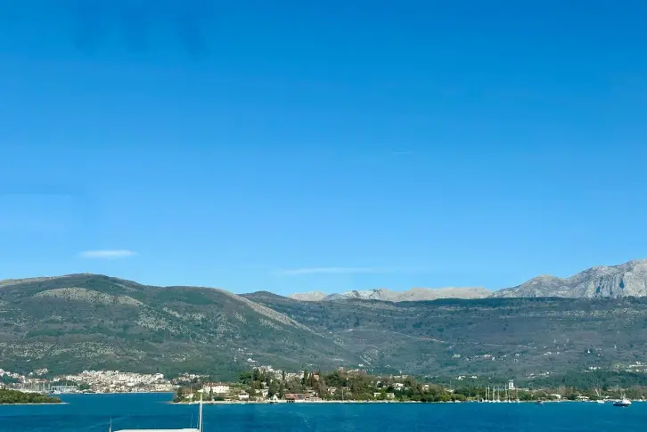 Piso en Đuraševići, Montenegro, 84 m² - imagen 2