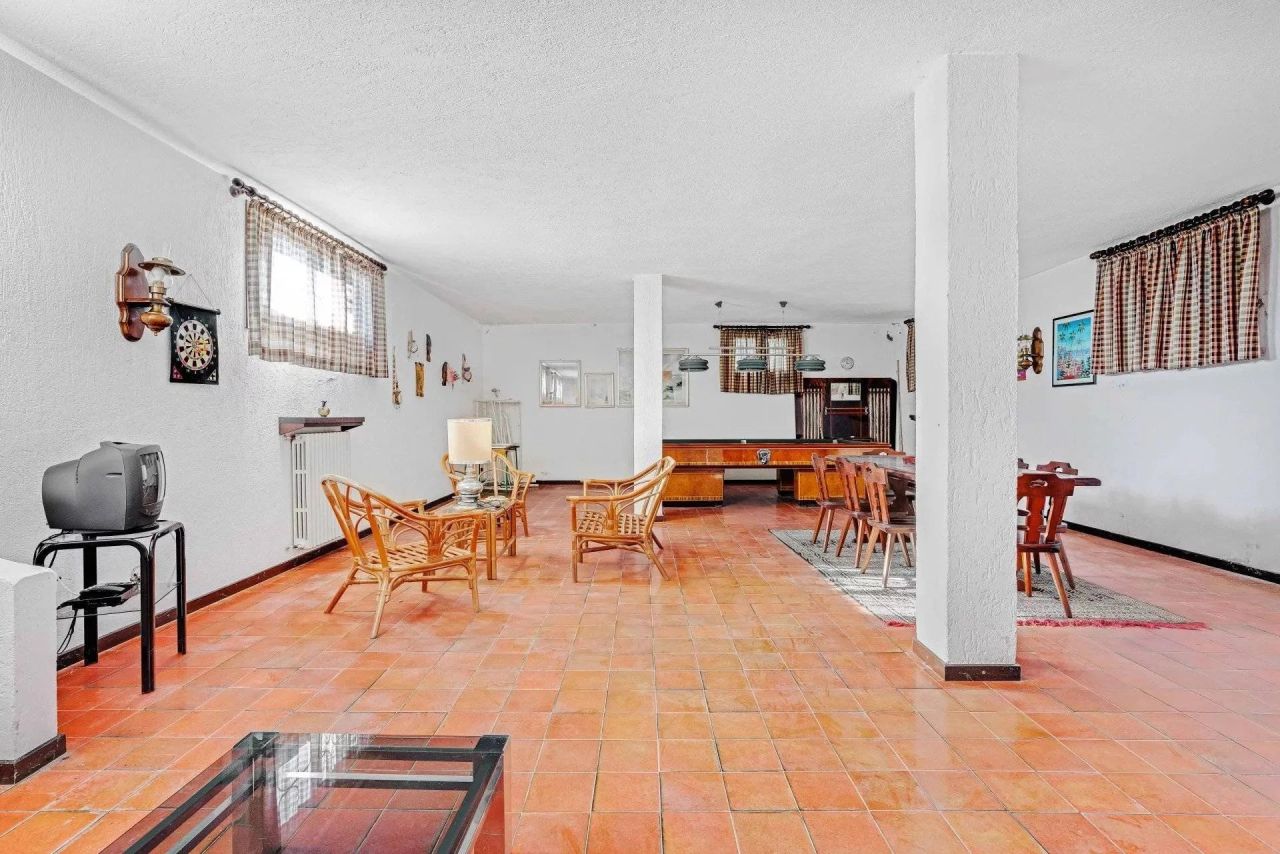 Villa in Lesa, Italy, 318 m² - picture 16