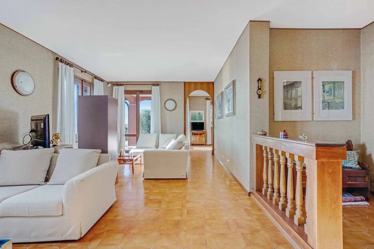 Villa in Lesa, Italy, 318 m² - picture 8