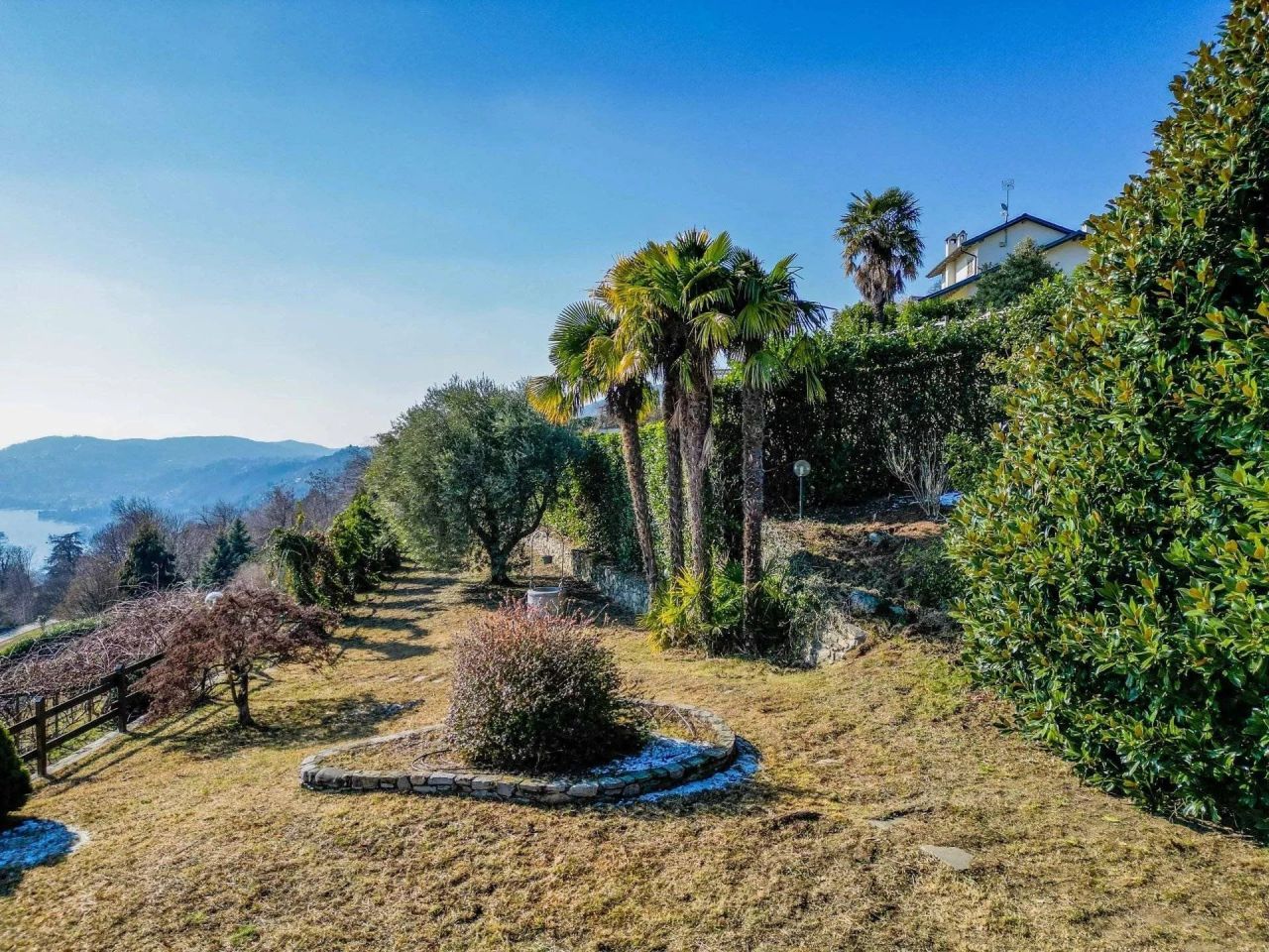 Villa in Lesa, Italy, 318 m² - picture 14