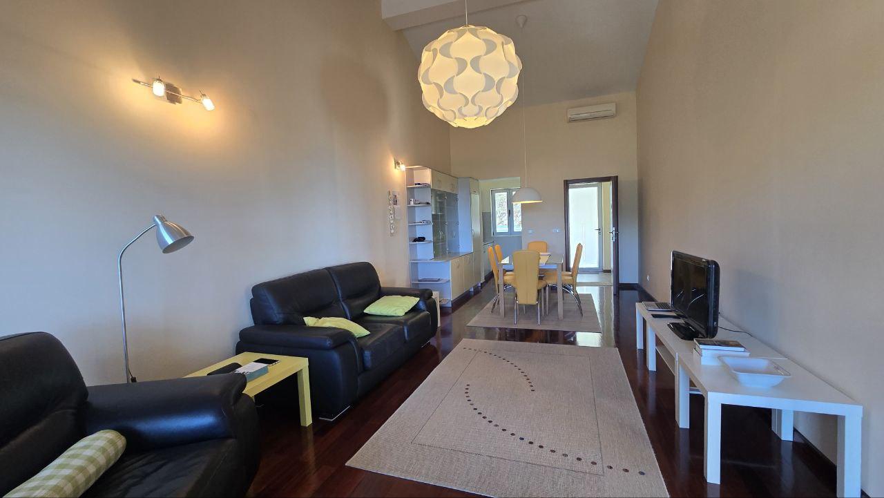 Appartement à Petrovac, Monténégro, 93 m² - image 1