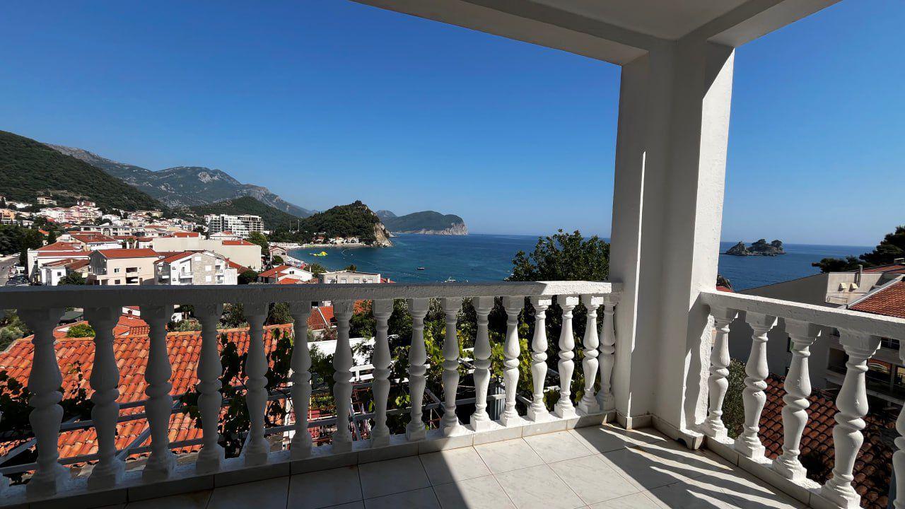 Flat in Petrovac, Montenegro, 67 m² - picture 1
